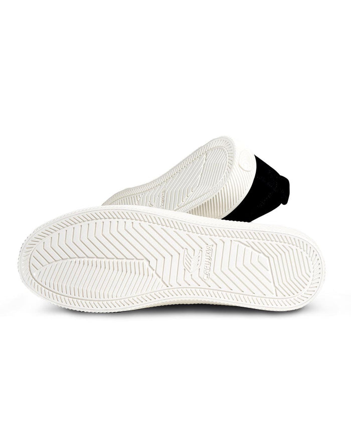 Cariuma OCA Low Men's Suede Sneaker - Black, view 3|Flatlay