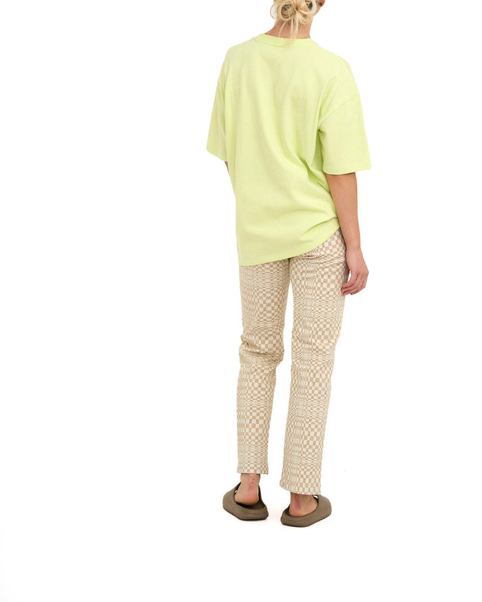 Dxw Earthbeat Tee - Luminary Green, view 2|Model