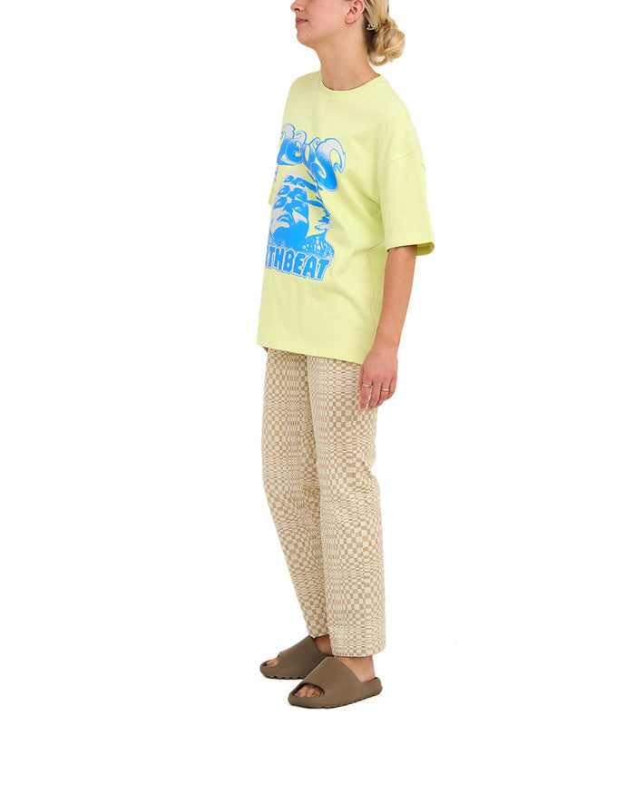 Dxw Earthbeat Tee - Luminary Green, view 3|Model