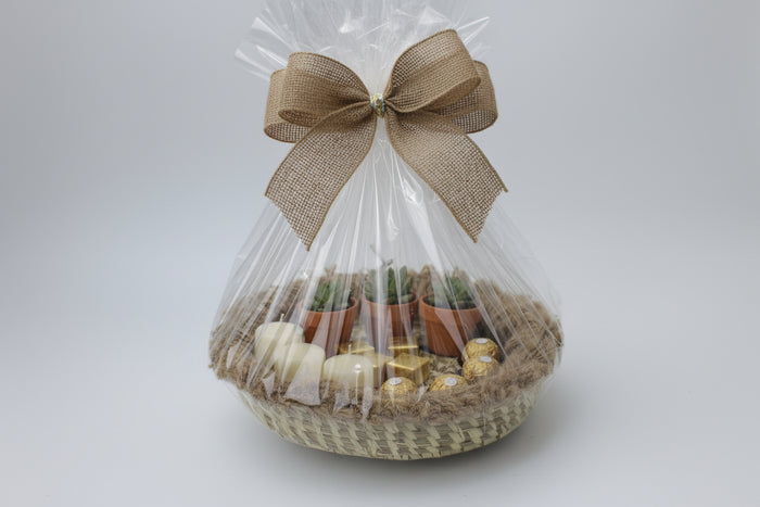Natural – Sabai Grass organizer/gift basket with fringes