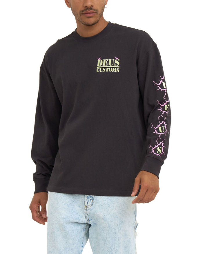 Pub Nuisance Long Sleeve Tee - Anthracite, view 1|Model