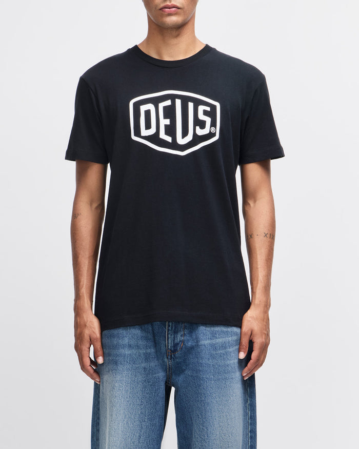 Shield Tee Black, view 1|Model