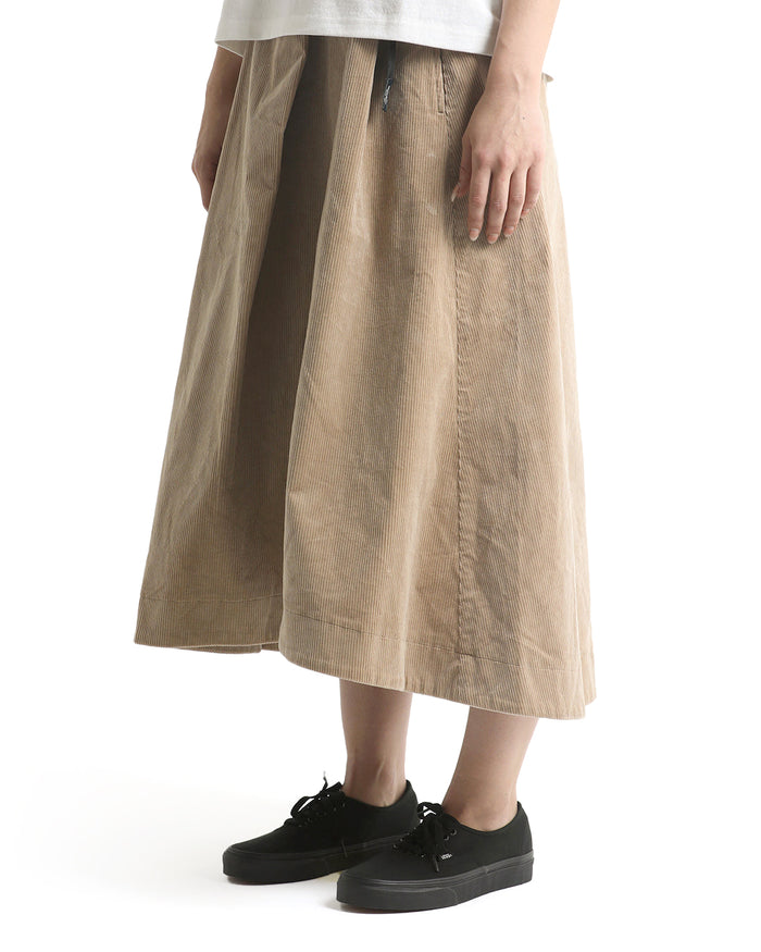 Talecut Skirt - Beige, view 3|Model